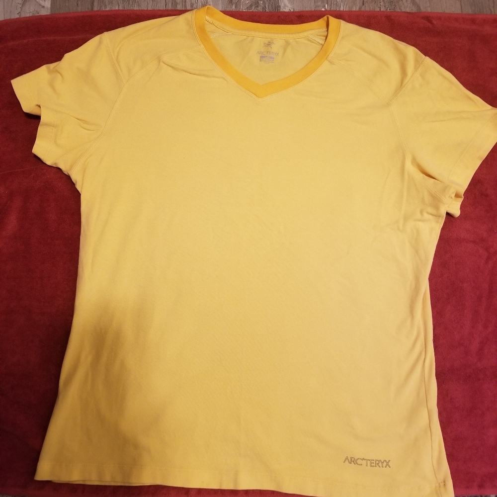 Arc'teryx yellow tshirt sz L